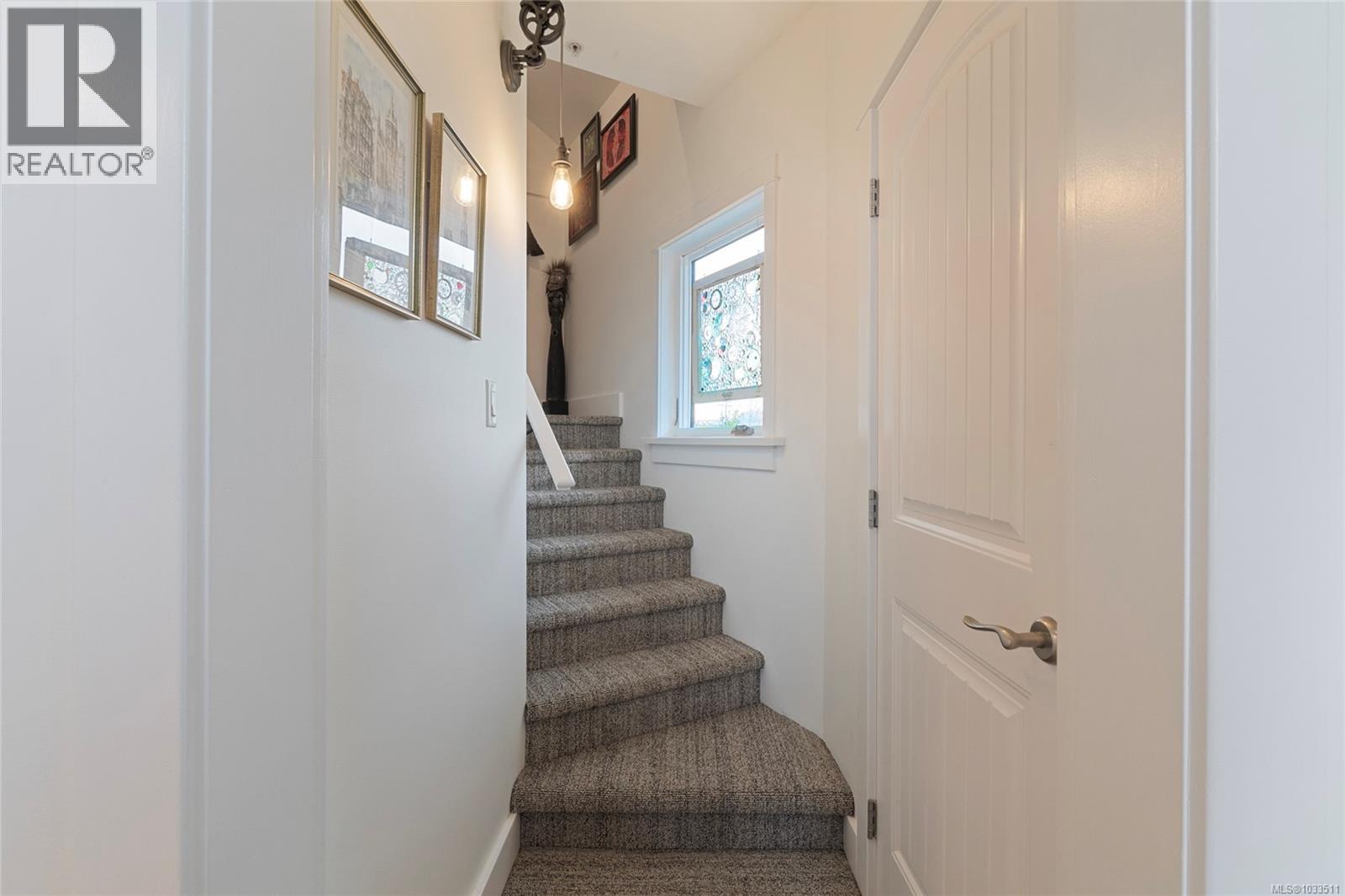 201 9949 Third Street, Sidney