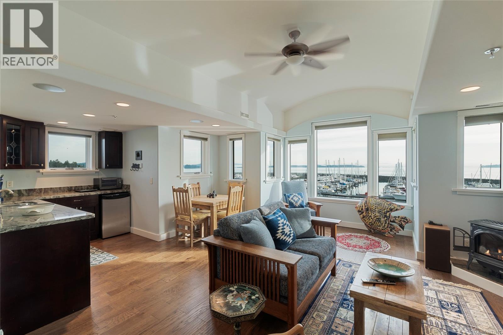 201 9949 Third Street, Sidney