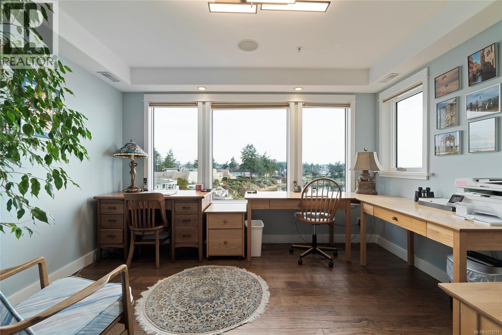 201 9949 Third Street, Sidney