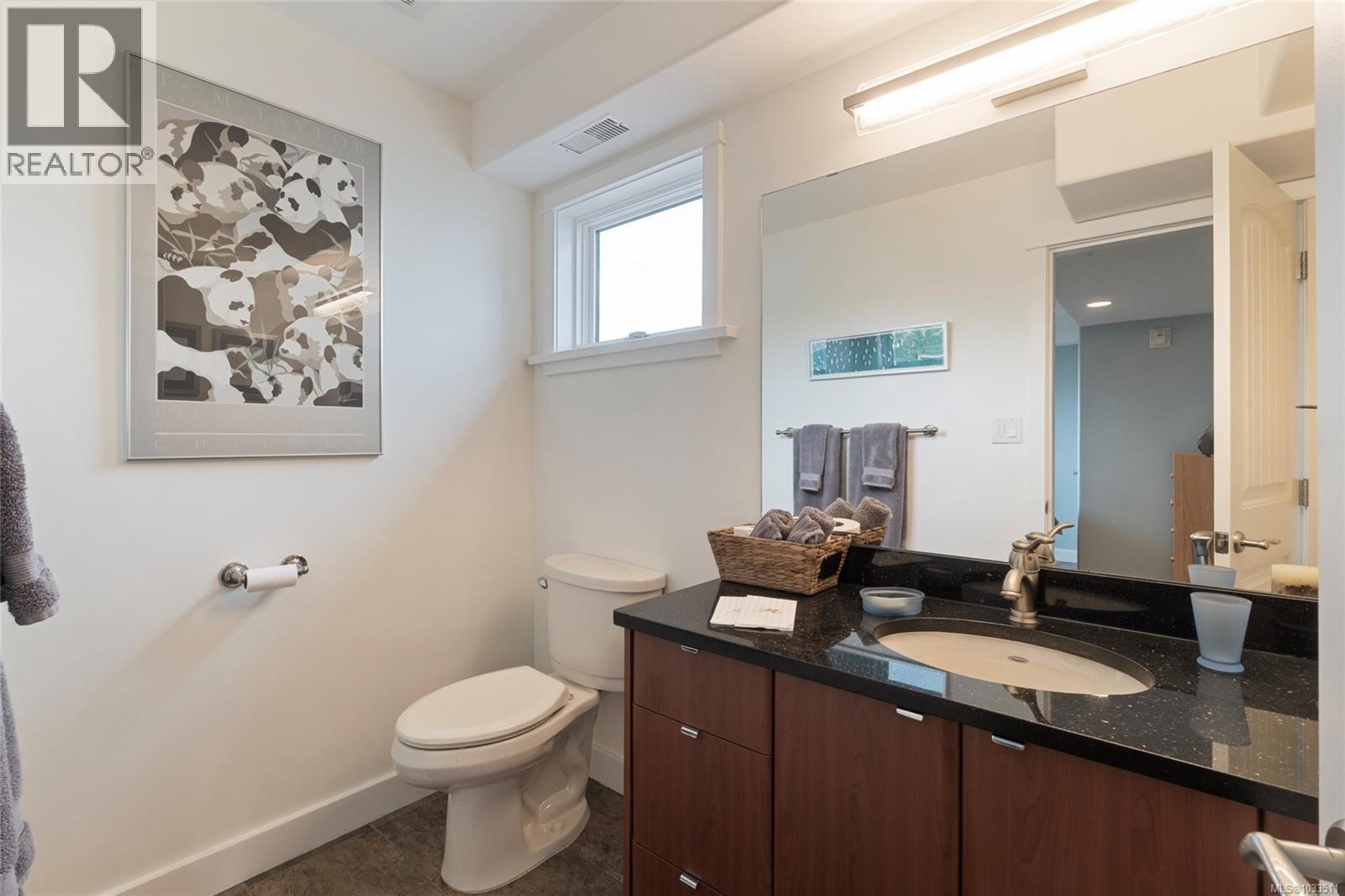 201 9949 Third Street, Sidney