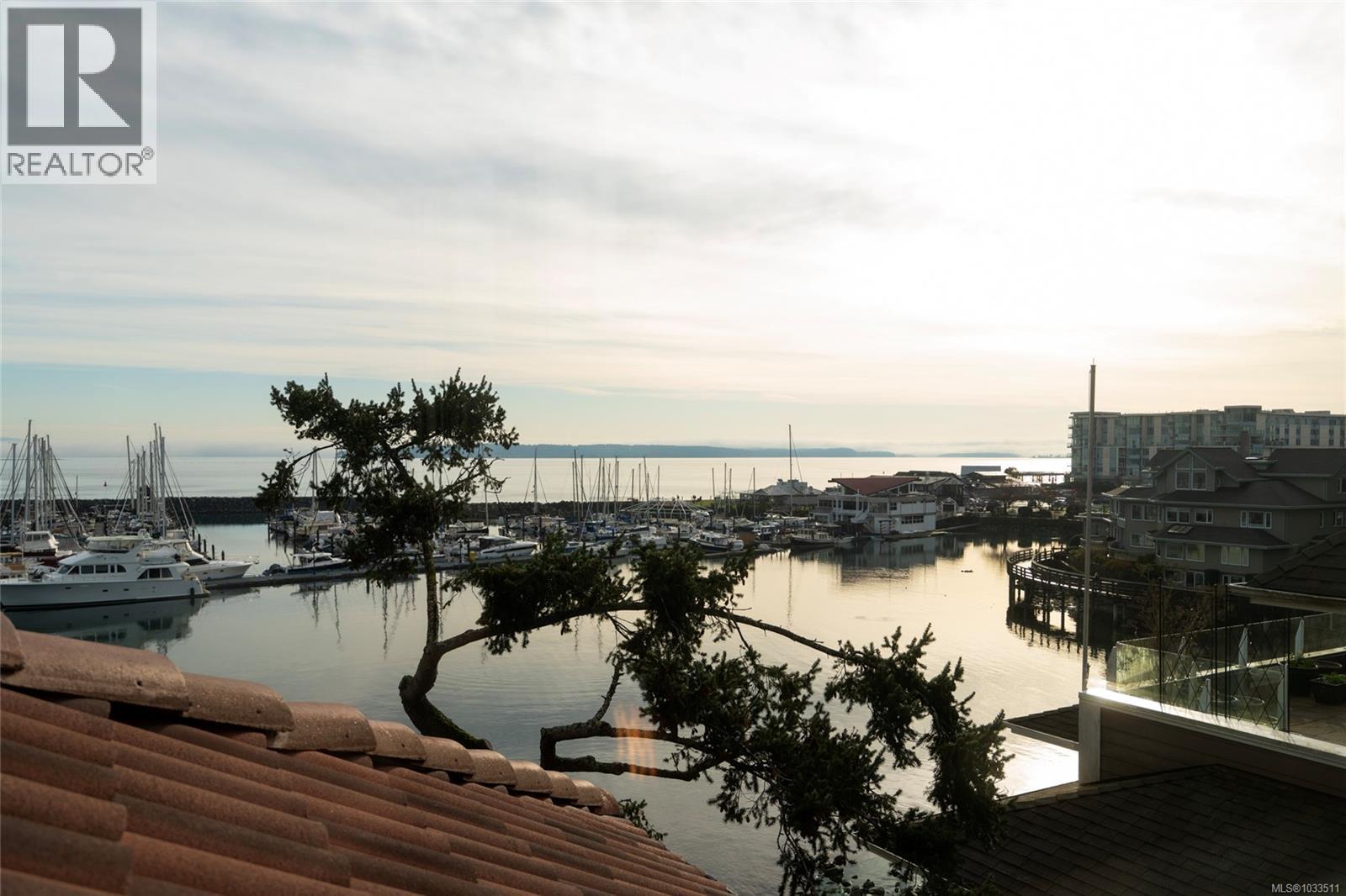 201 9949 Third Street, Sidney