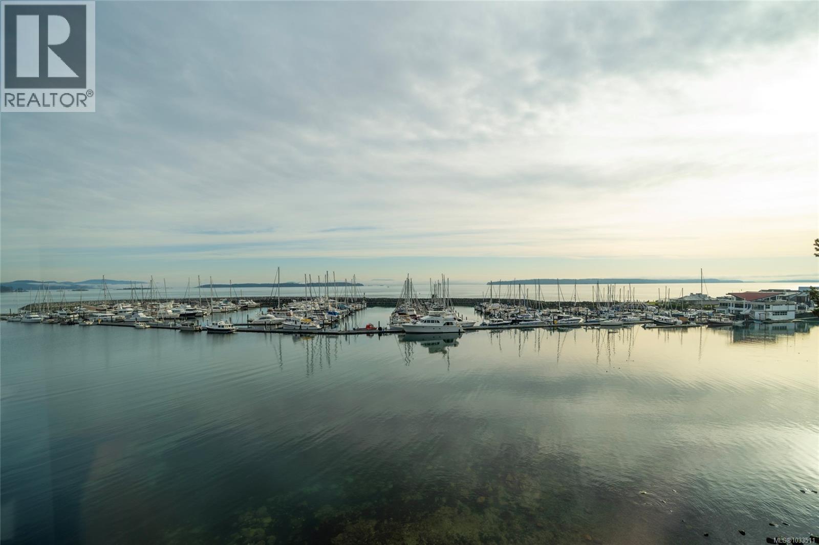 201 9949 Third Street, Sidney