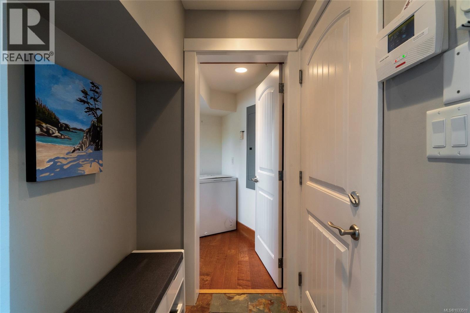 201 9949 Third Street, Sidney