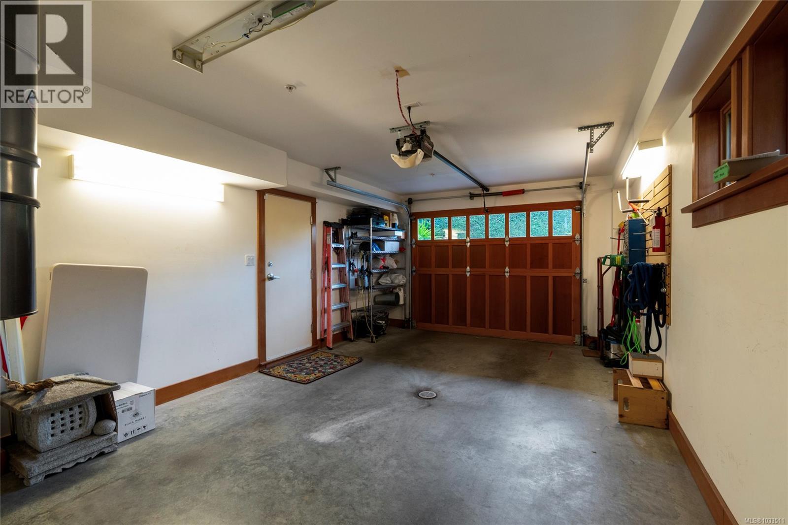 201 9949 Third Street, Sidney