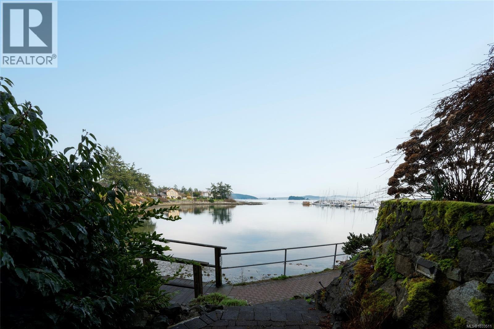 201 9949 Third Street, Sidney