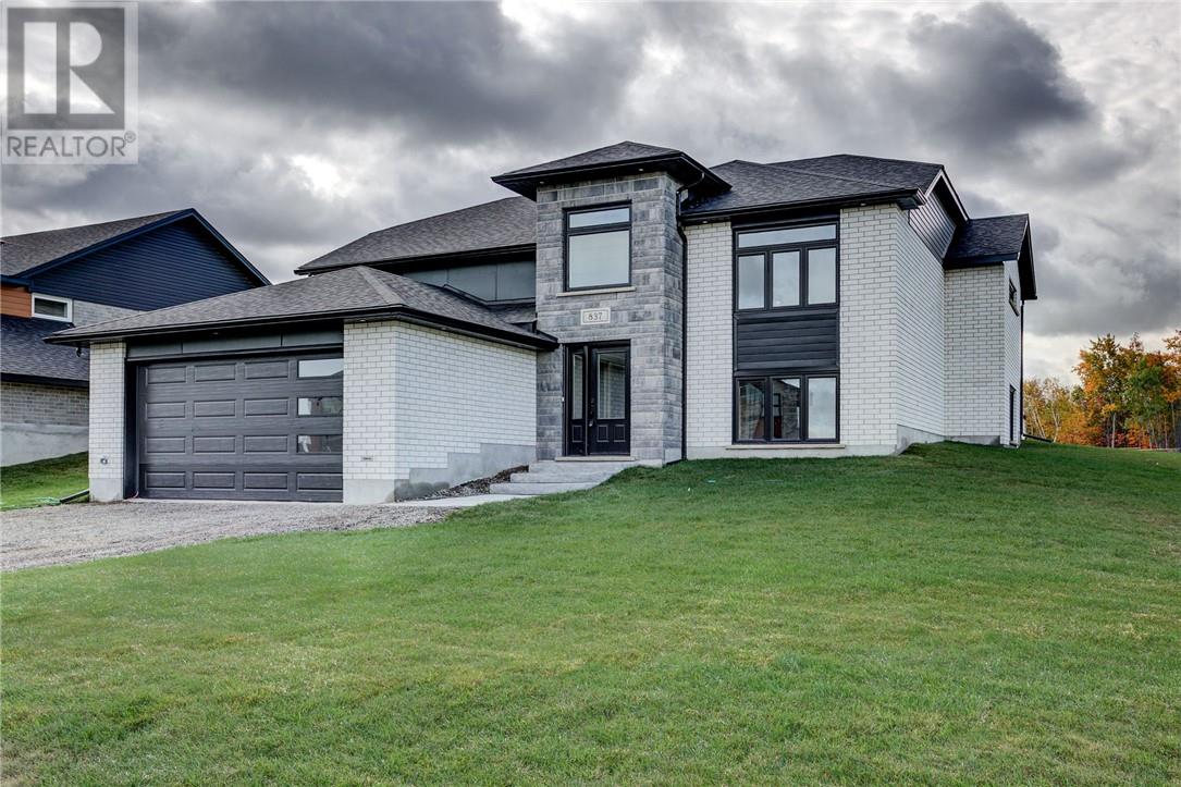 837 Moonrock Avenue, Sudbury, Ontario, P3E5Z5 — Photo 2