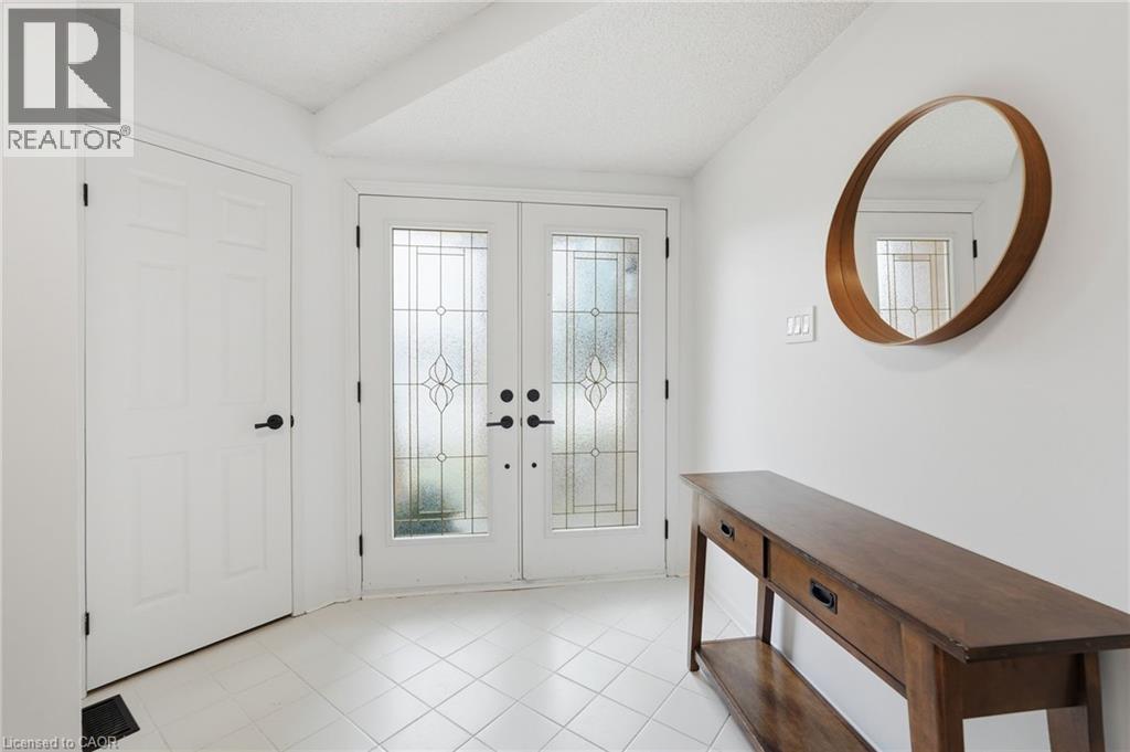 2493 NEWPORT Street, Burlington, Ontario, L7M3X7 — Photo 3