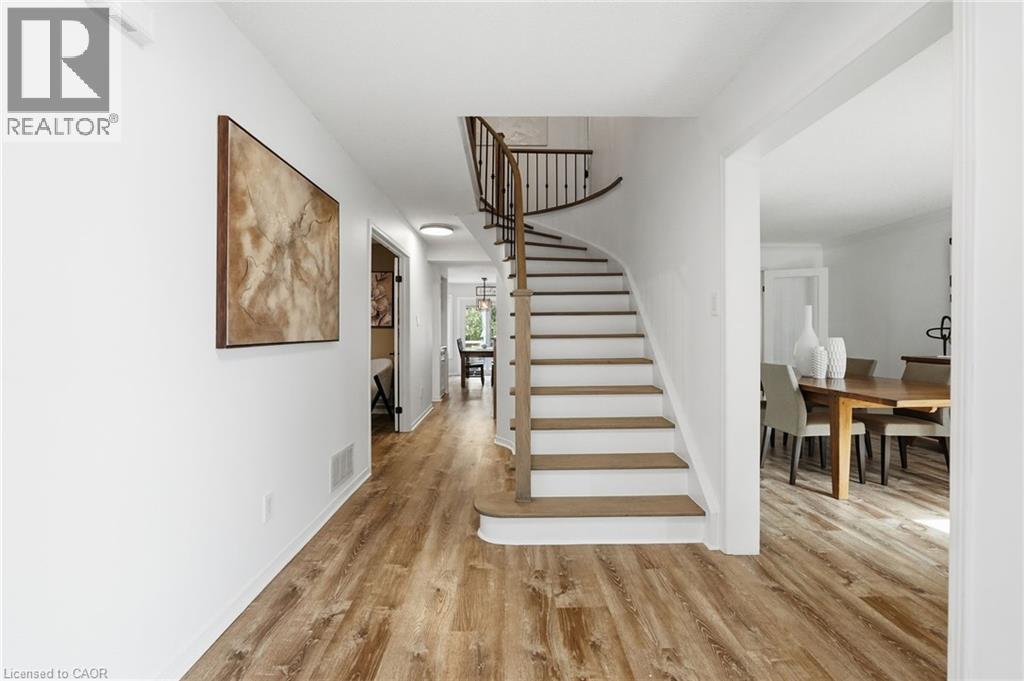 2493 NEWPORT Street, Burlington, Ontario, L7M3X7 — Photo 4