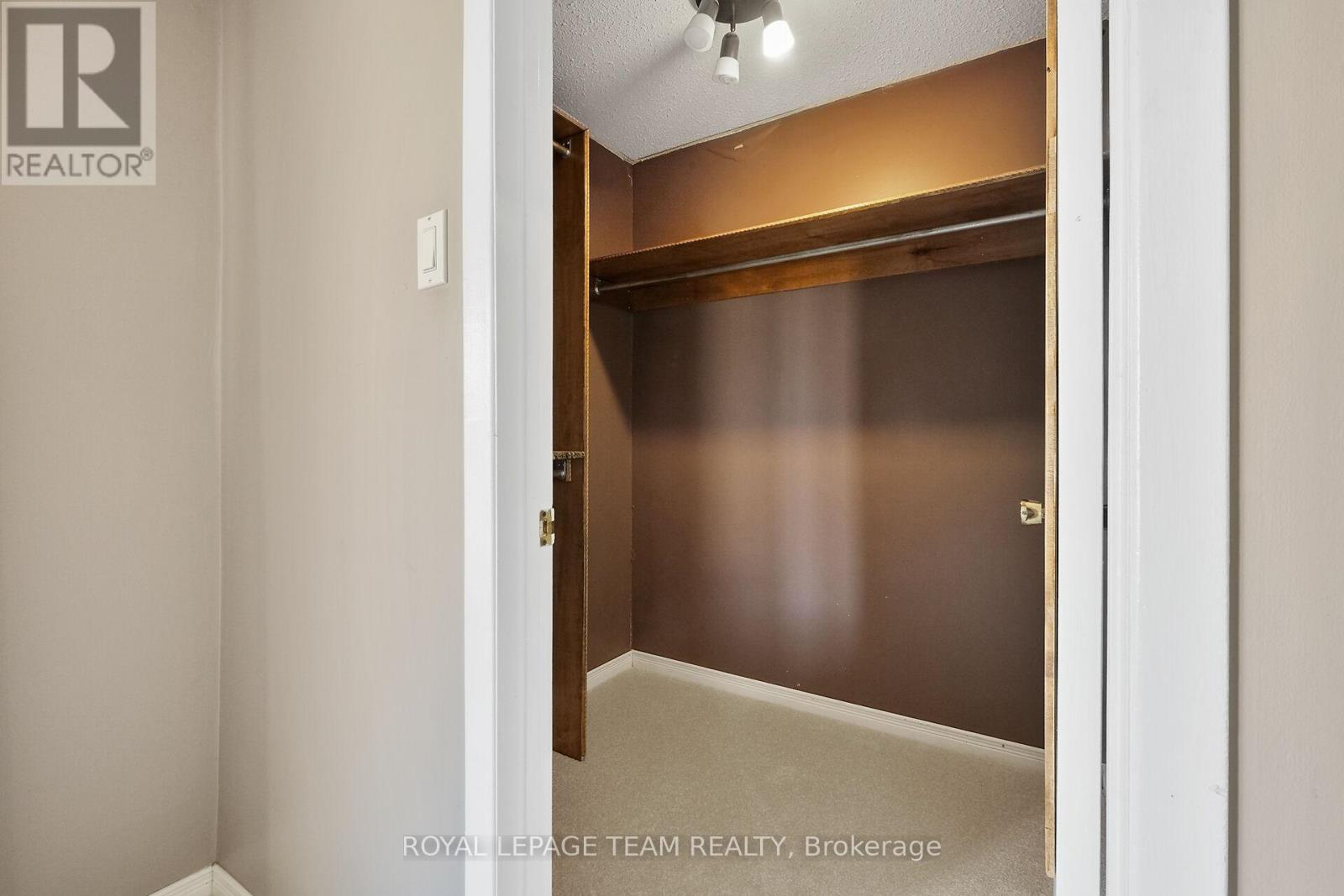 walk in closet