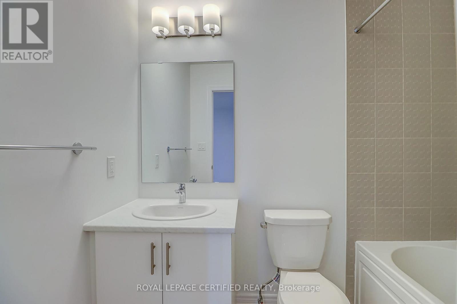 2013 CAMERON LOTT CRESCENT - 28
