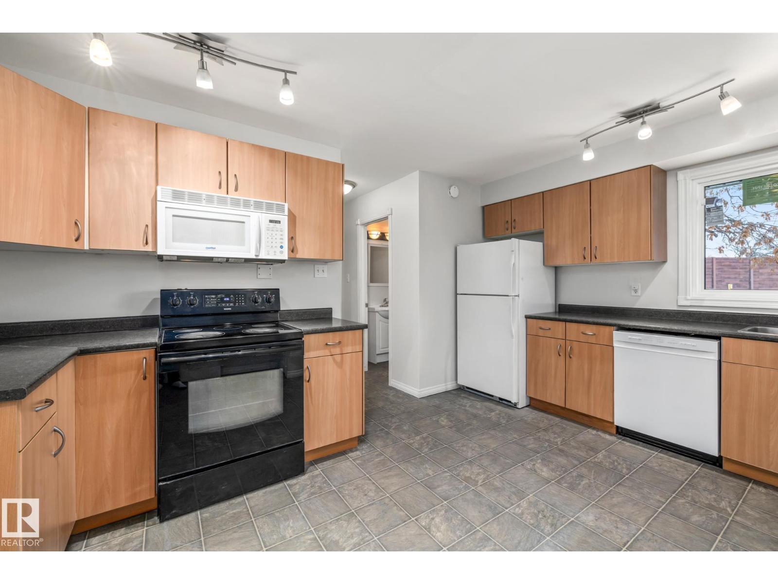145B ROYAL RD NW - 4