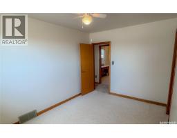 3pc Bathroom - 402 Fourth Street, Kipling, SK S0G2S0 Photo 14