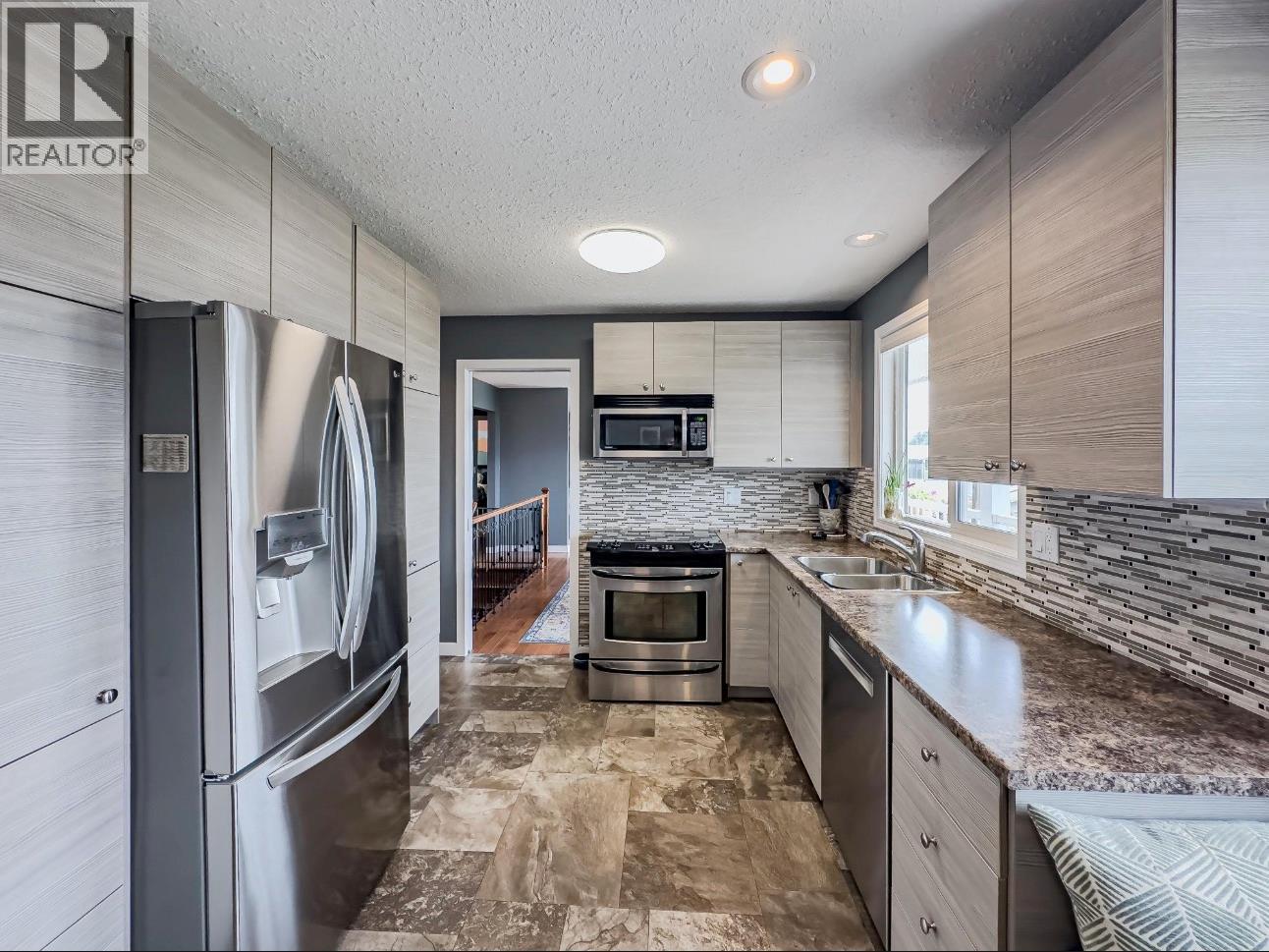 1572 MT DUFFERIN Drive - 9