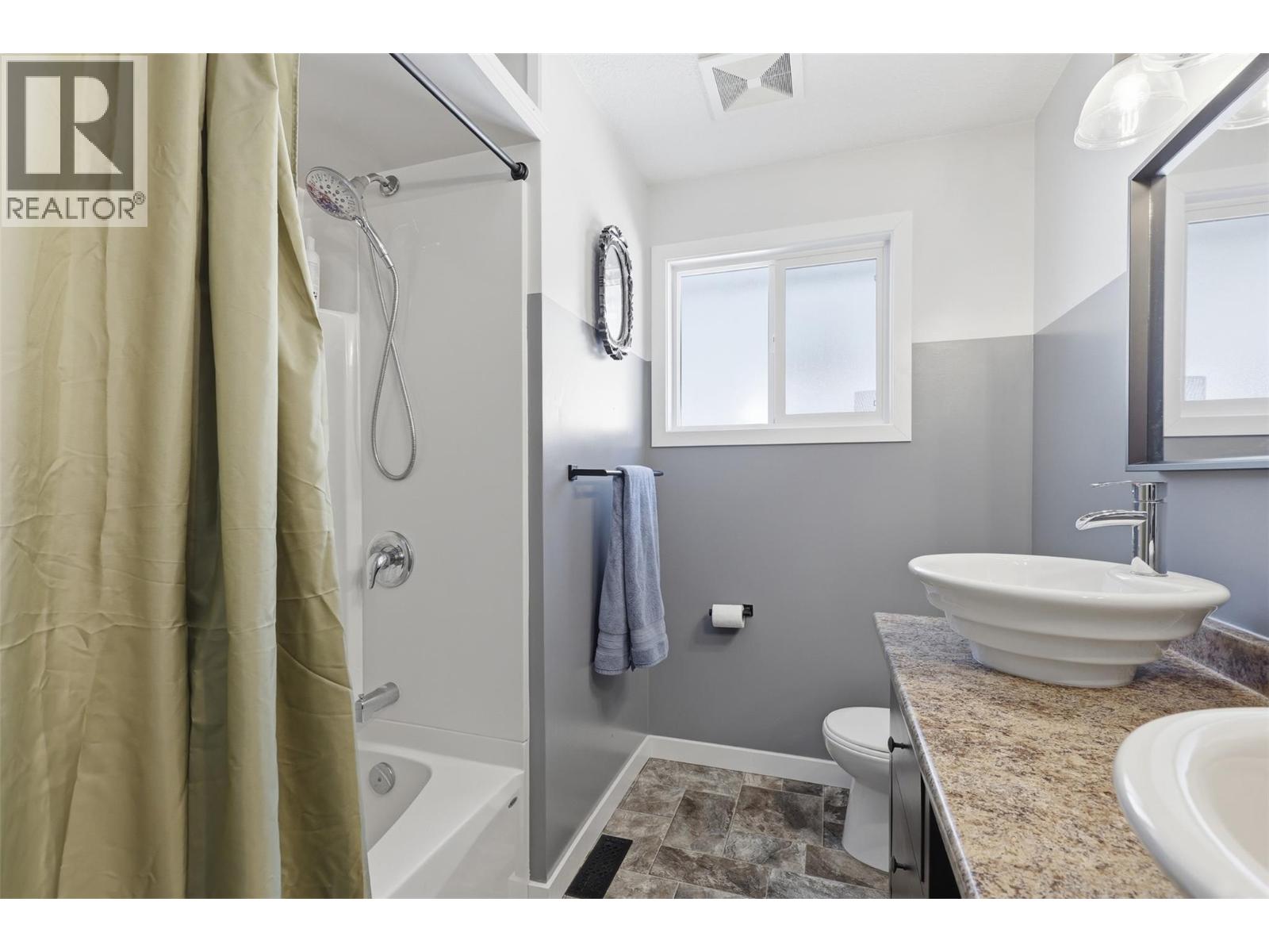 1572 MT DUFFERIN Drive - 16