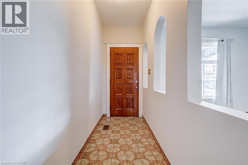 53 SHERMAN Avenue N - photo 5