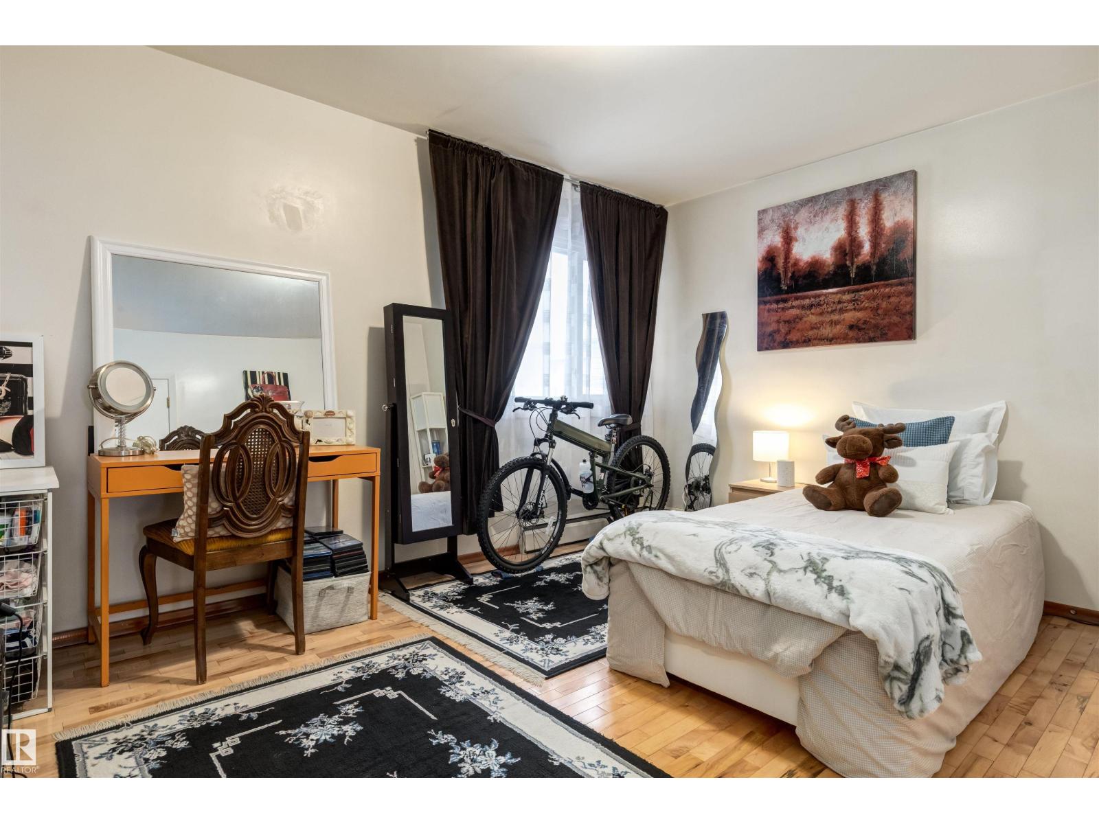 #33 10230 122 ST NW, Edmonton