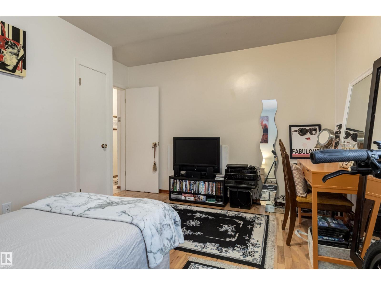 #33 10230 122 ST NW - 16