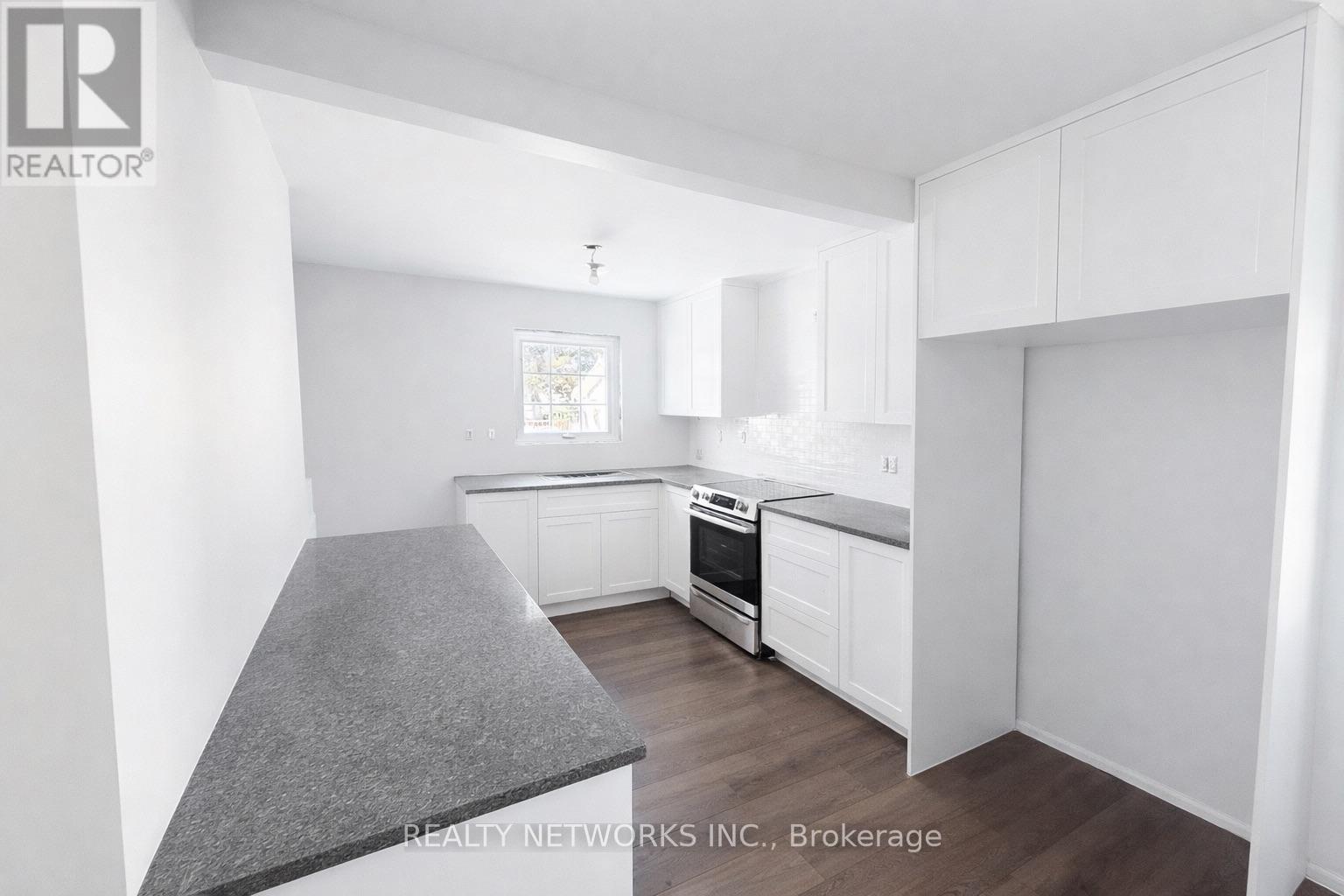 302 YOUNG STREET — photo 5
