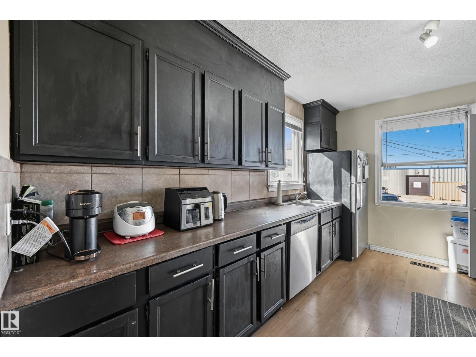 11908 71 ST NW - 10