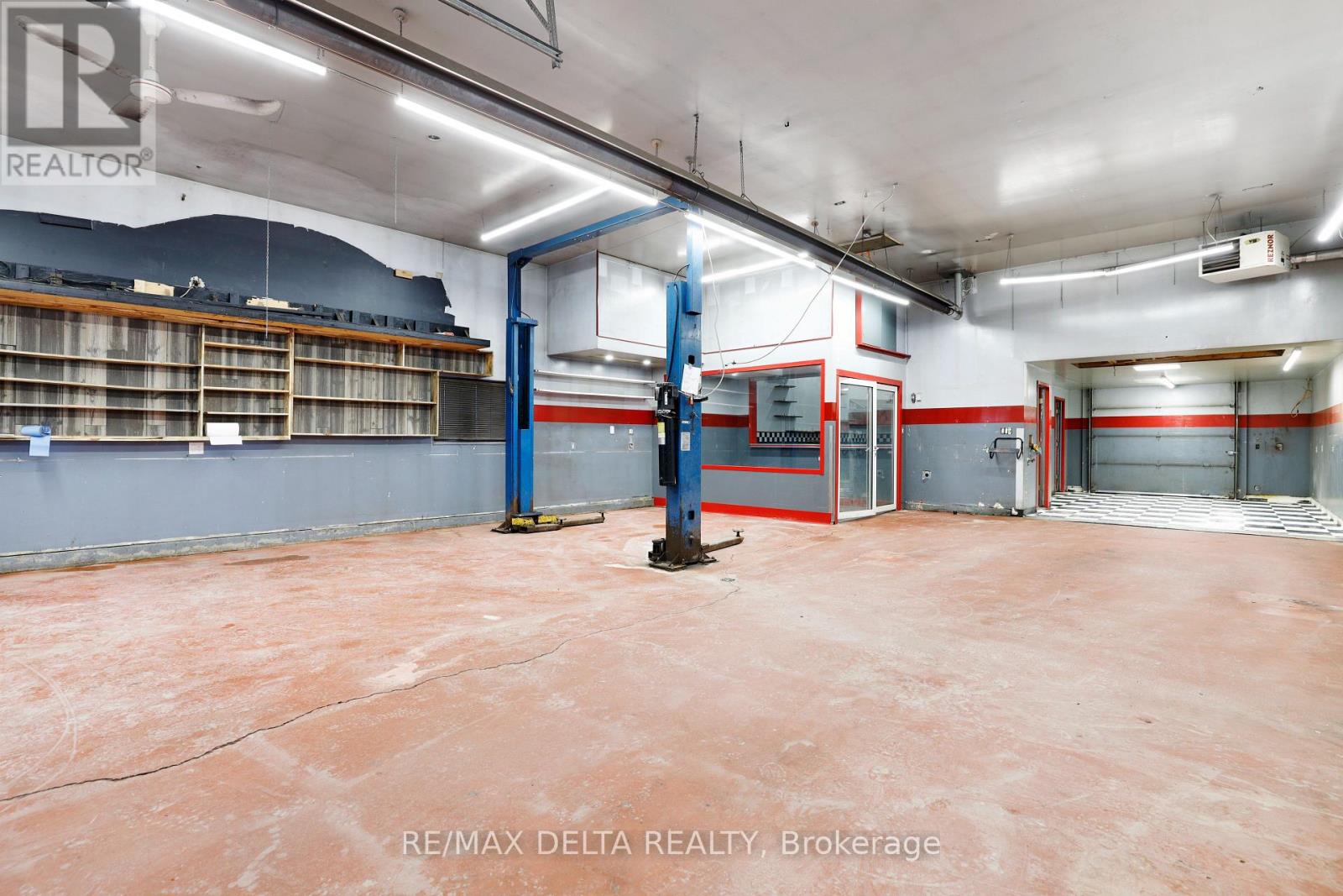2031 DEVINE ROAD - 25