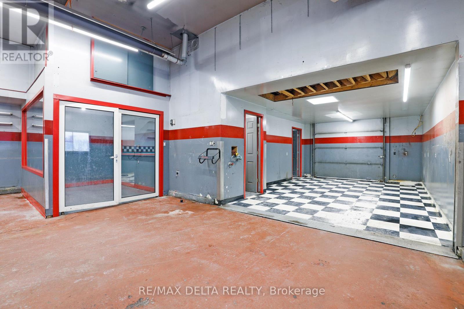 2031 DEVINE ROAD - 26