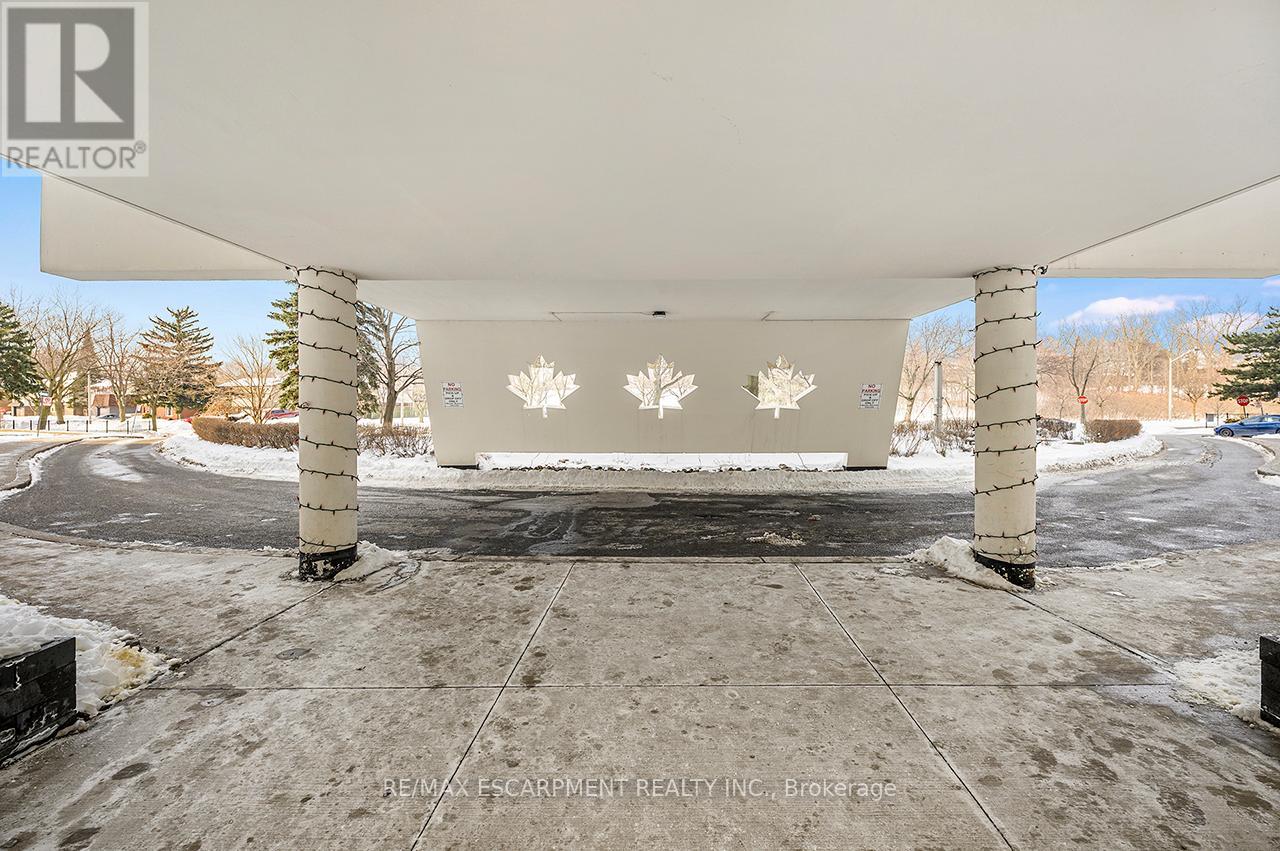 308 - 530 LOLITA GARDENS, Mississauga (Mississauga Valleys), Ontario, L5A3T2 — Photo 3