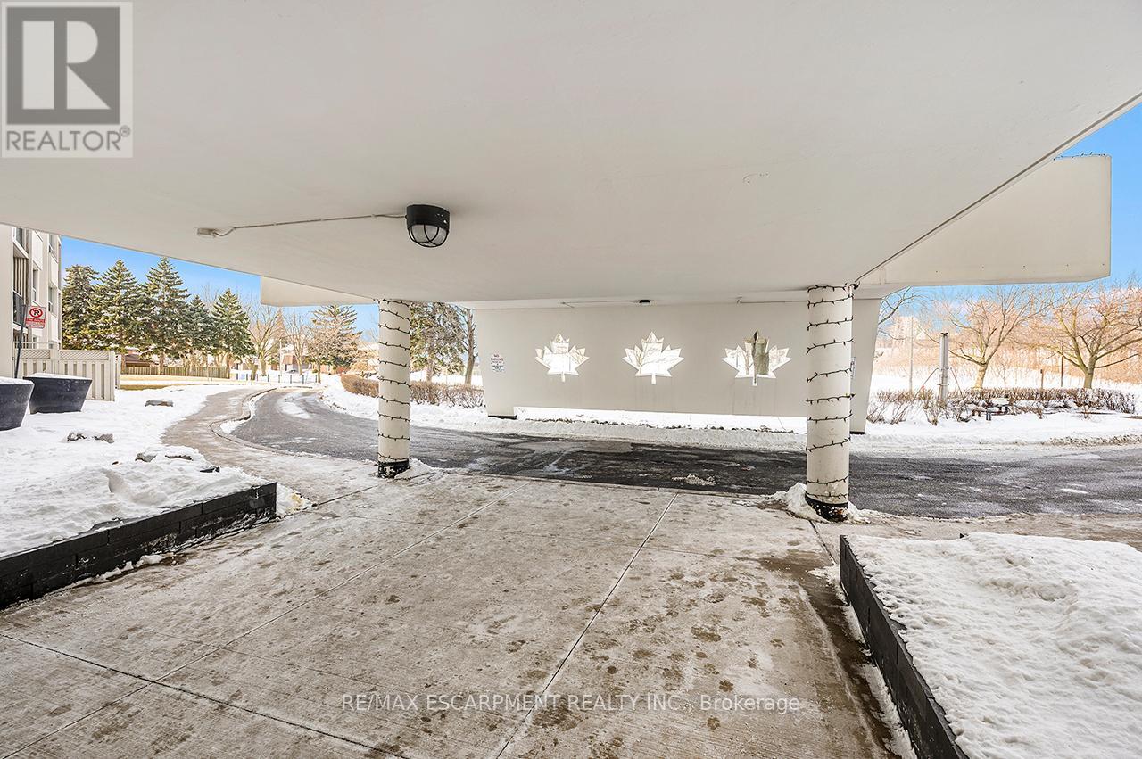 308 - 530 LOLITA GARDENS, Mississauga (Mississauga Valleys), Ontario, L5A3T2 — Photo 4