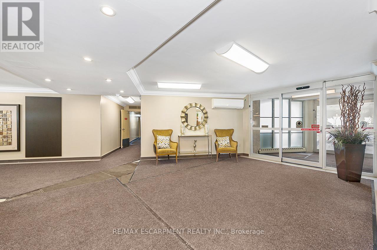 308 - 530 LOLITA GARDENS, Mississauga (Mississauga Valleys), Ontario, L5A3T2 — Photo 5