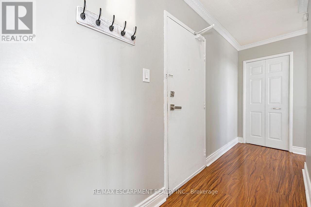 308 - 530 LOLITA GARDENS, Mississauga (Mississauga Valleys), Ontario, L5A3T2 — Photo 6