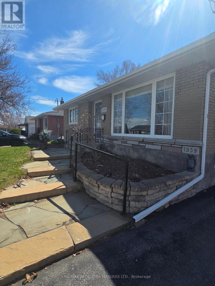 1220 CASWELL CRESCENT - 3