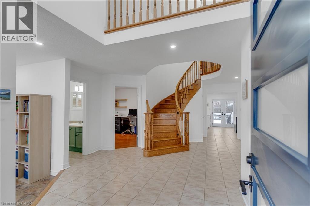 191 HAWKSWOOD Trail, Hamilton, Ontario, L9B2T1 — Photo 2