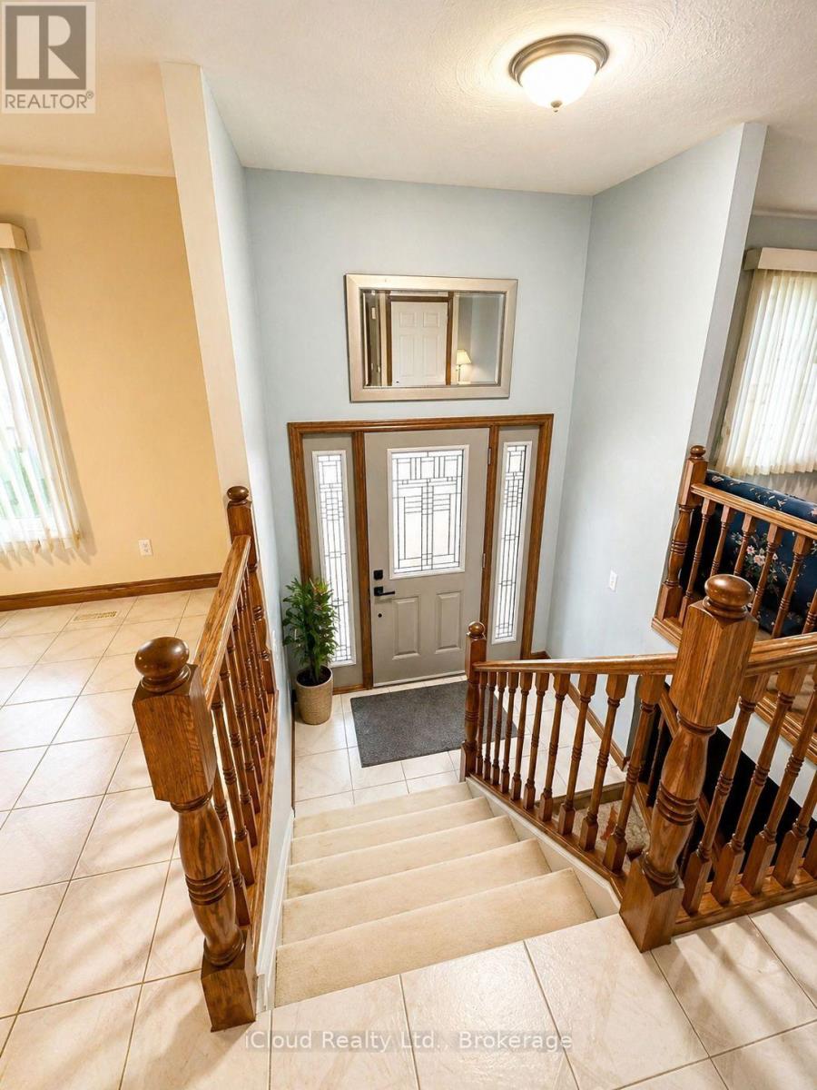 5-bedroom home for sale at 86 GLENDALE DRIVE E, Tillsonburg ON · photo 5 of 18
