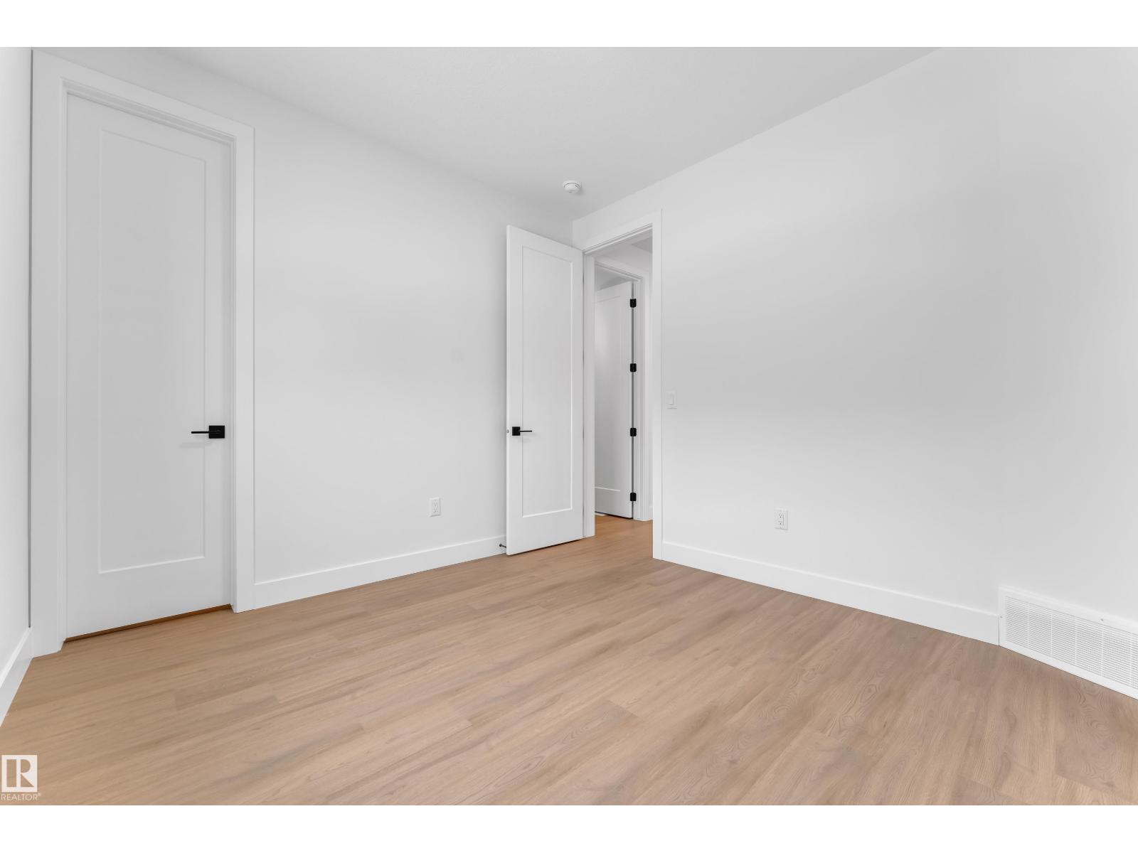 8790 Mayday LN SW, Edmonton