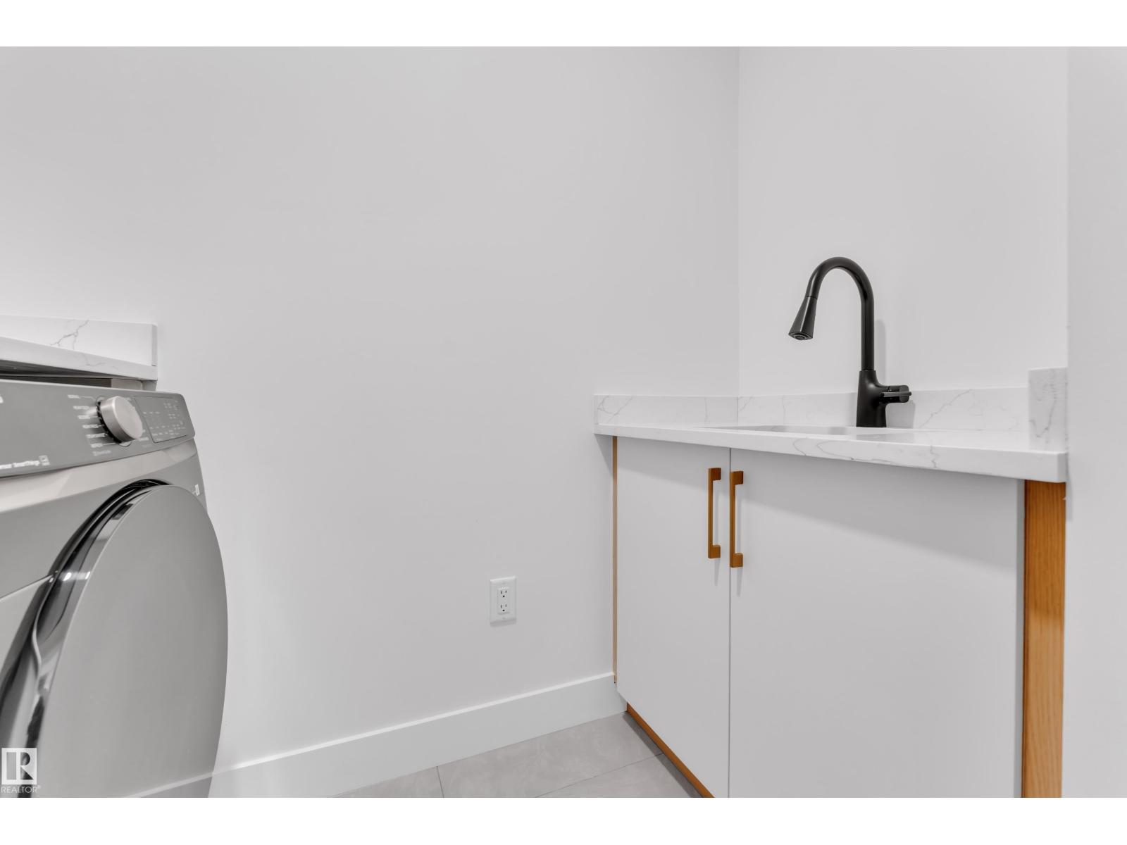 8790 Mayday LN SW, Edmonton