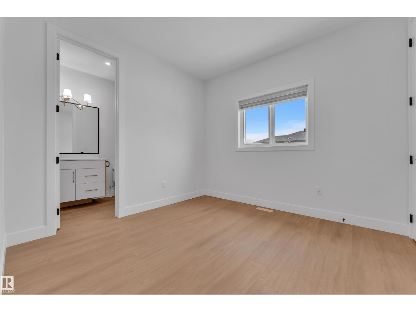 8790 Mayday LN SW, Edmonton