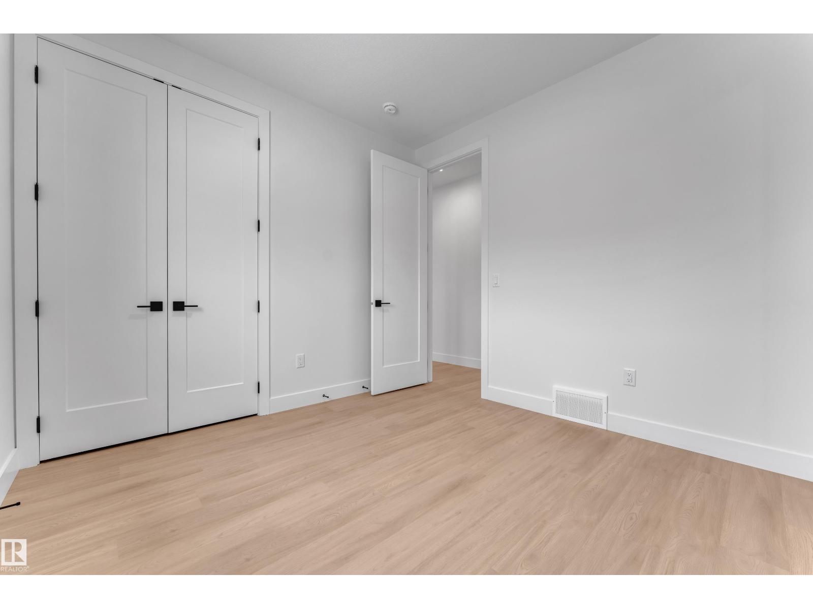 8790 Mayday LN SW, Edmonton