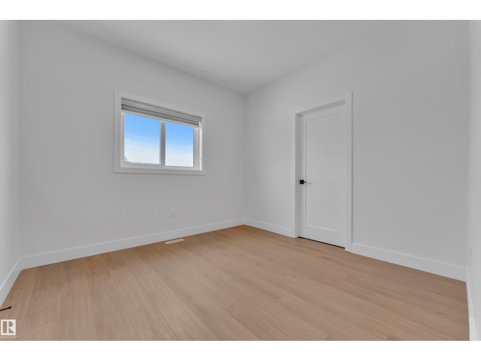 8790 Mayday LN SW, Edmonton