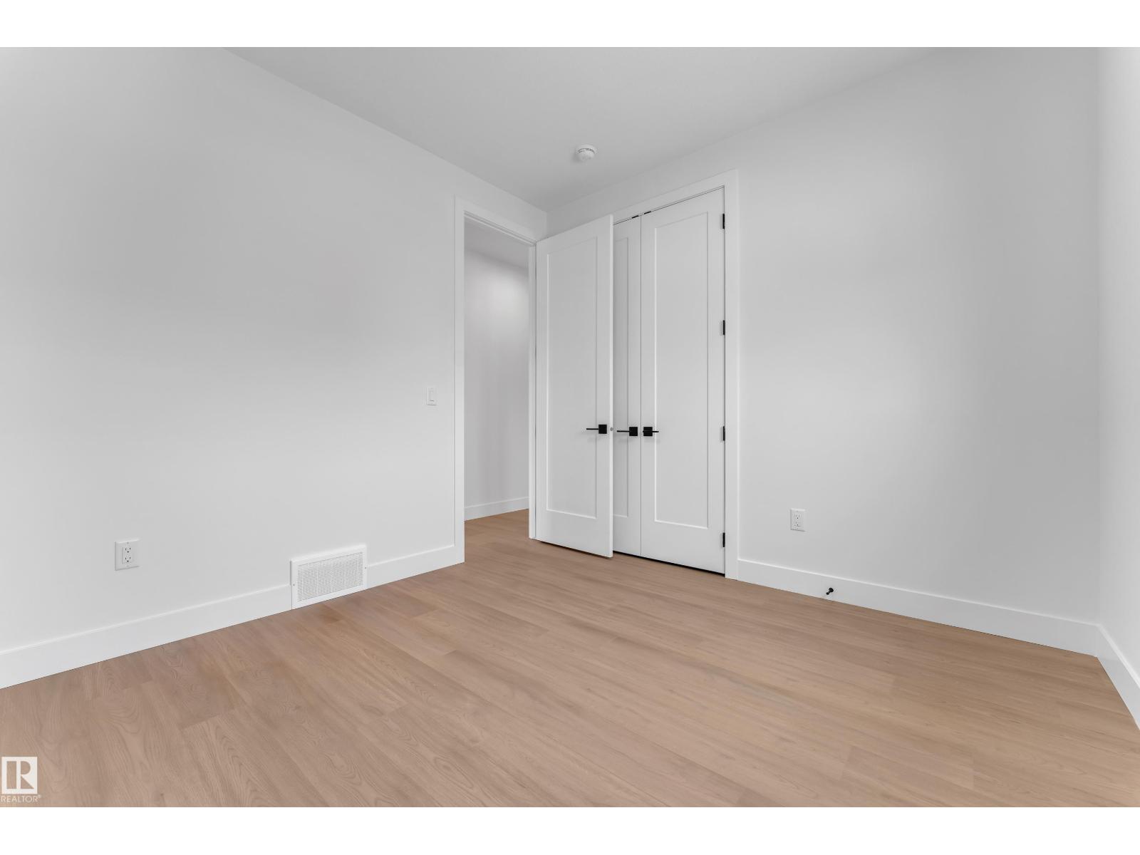 8790 Mayday LN SW, Edmonton