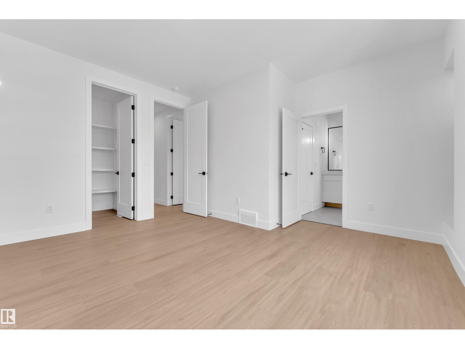 8790 Mayday LN SW, Edmonton