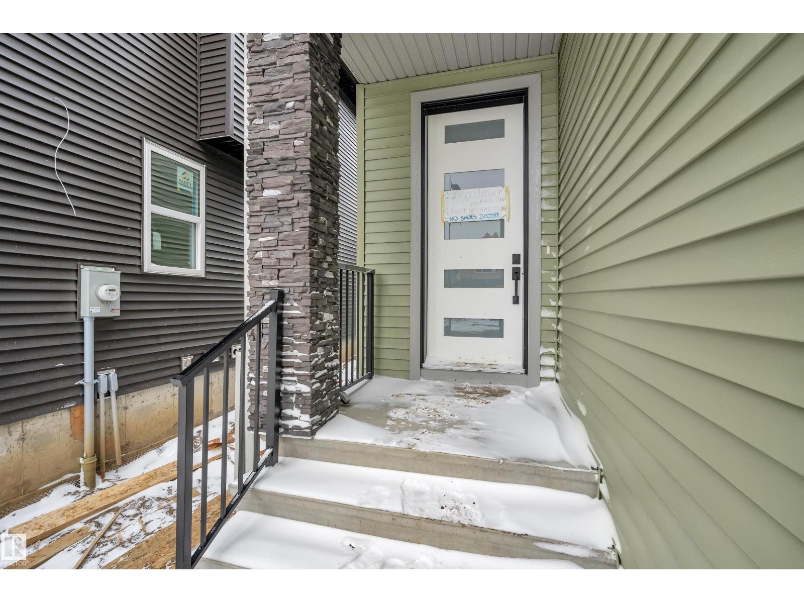 8790 Mayday LN SW, Edmonton