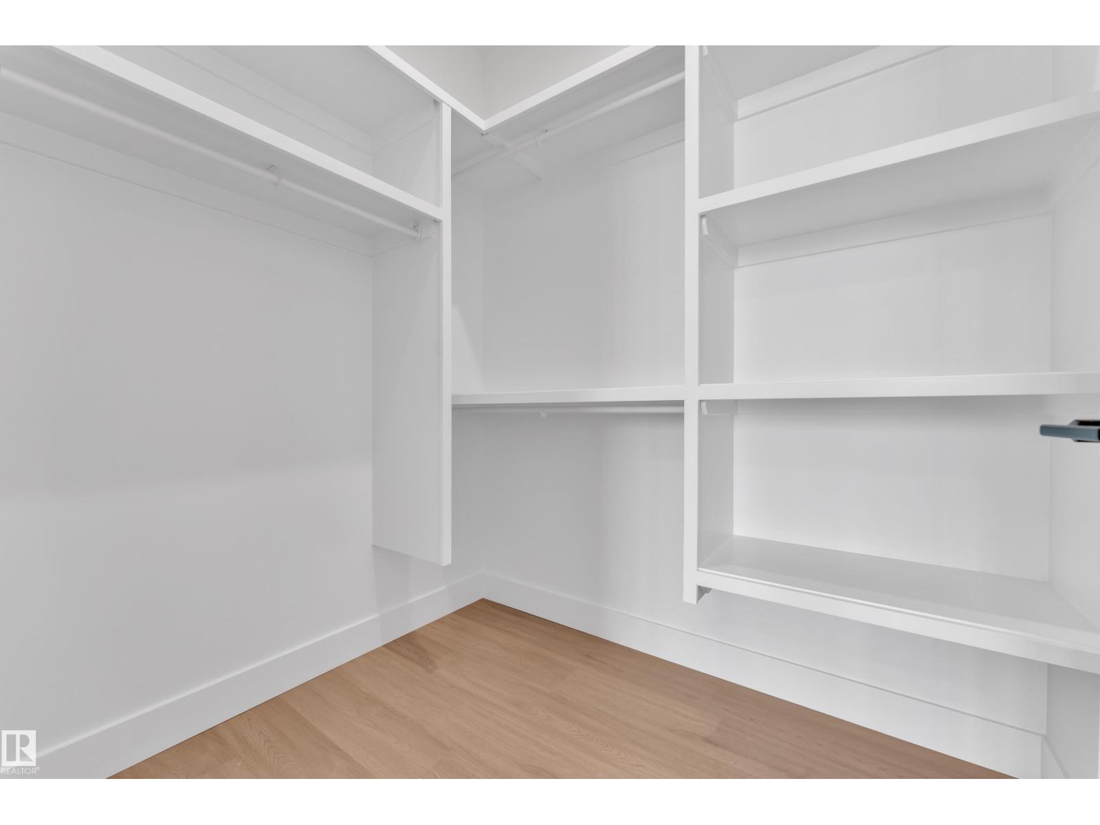 8790 Mayday LN SW, Edmonton