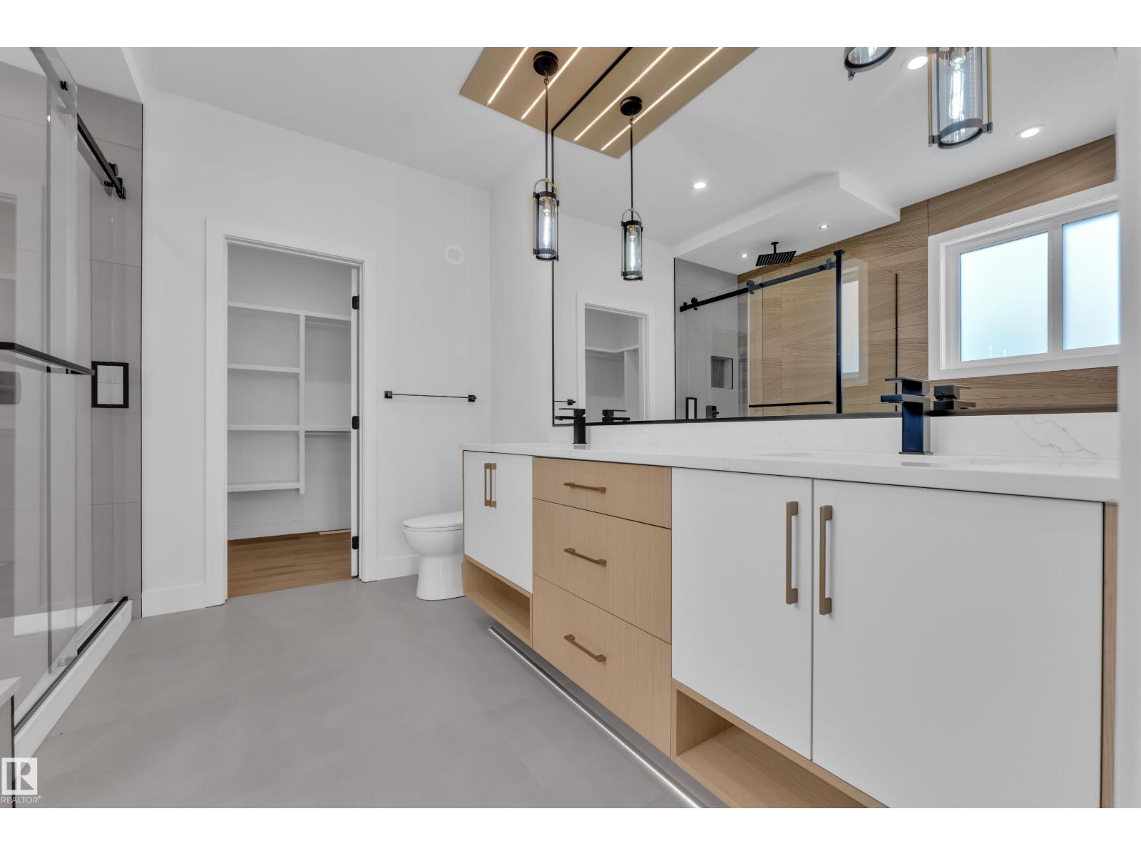 8790 Mayday LN SW, Edmonton