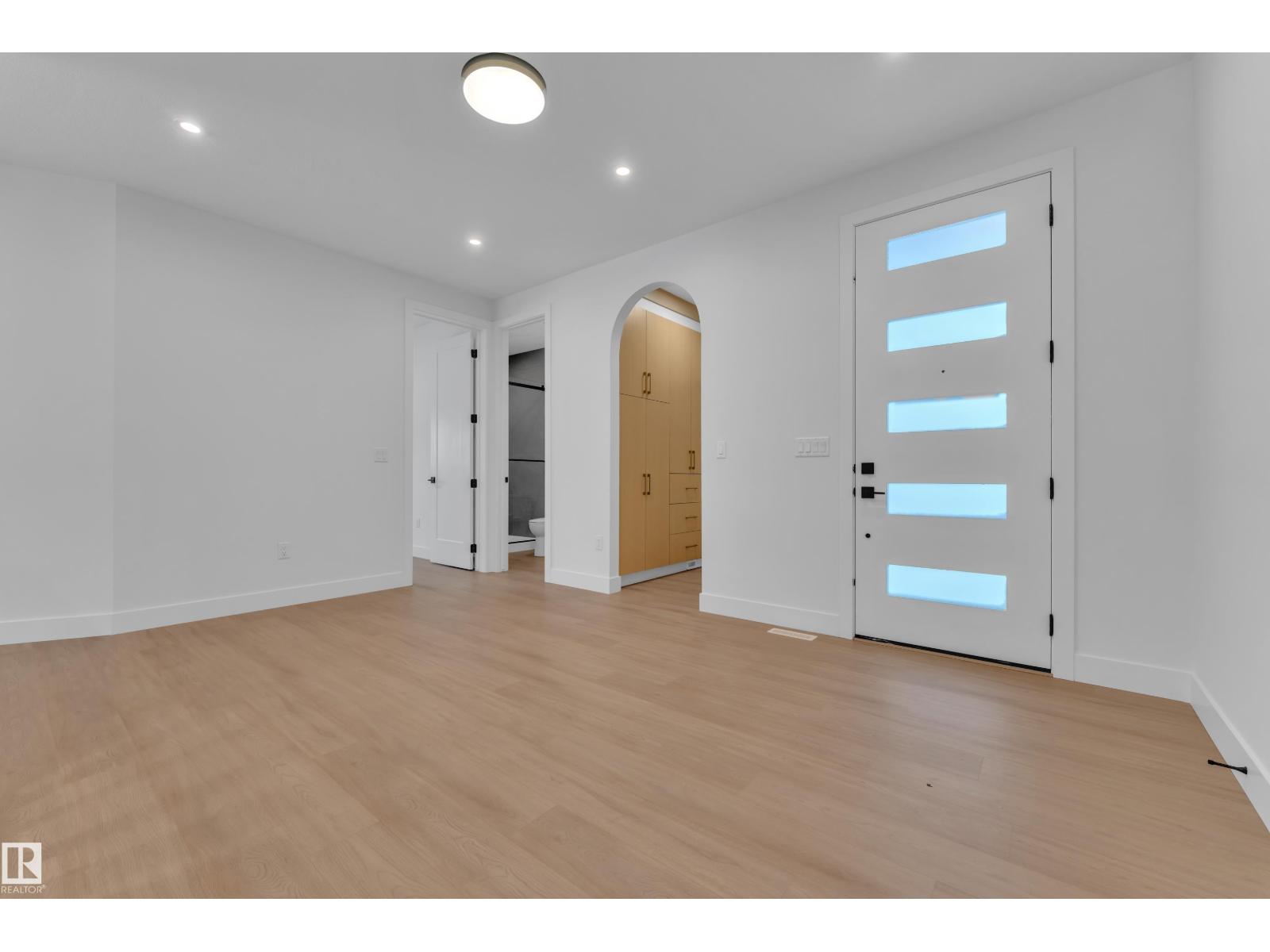 8790 Mayday LN SW, Edmonton