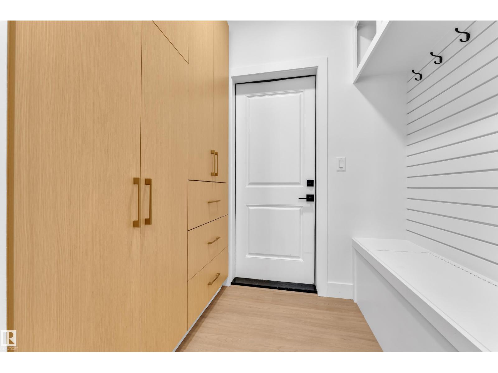 8790 Mayday LN SW, Edmonton