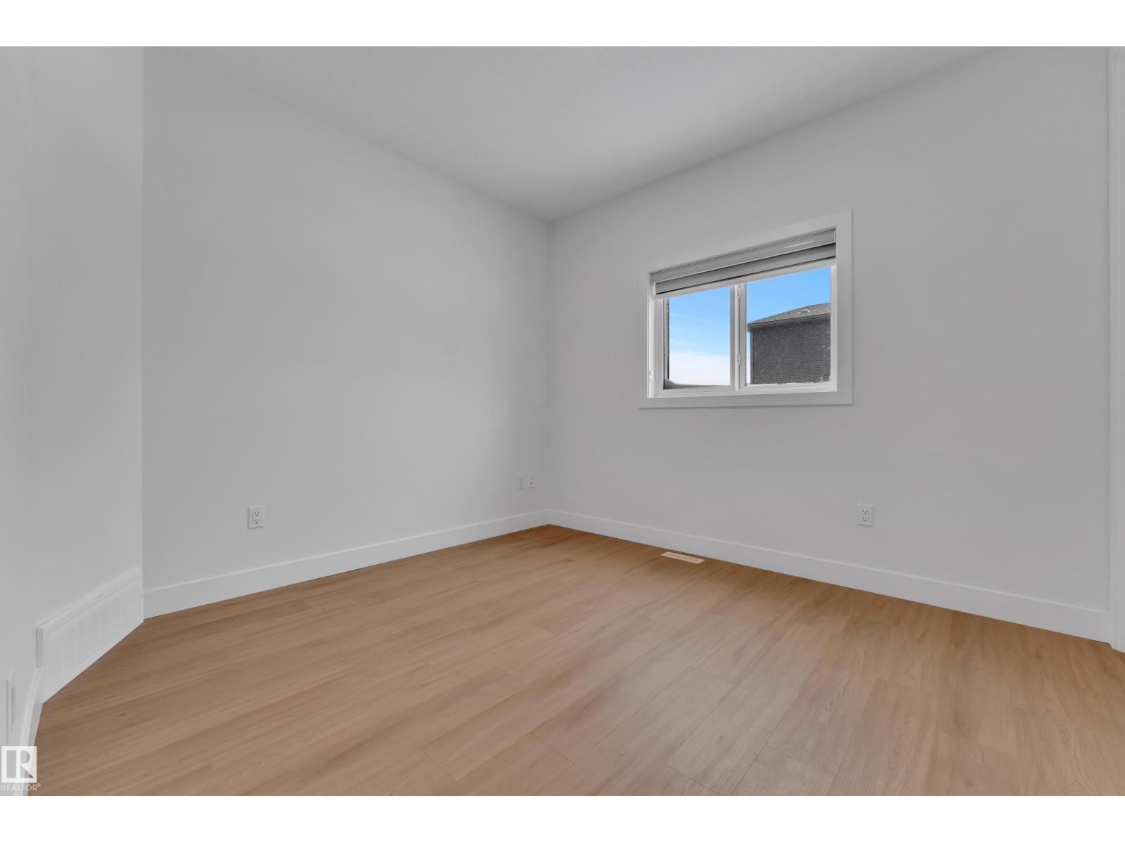 8790 Mayday LN SW, Edmonton