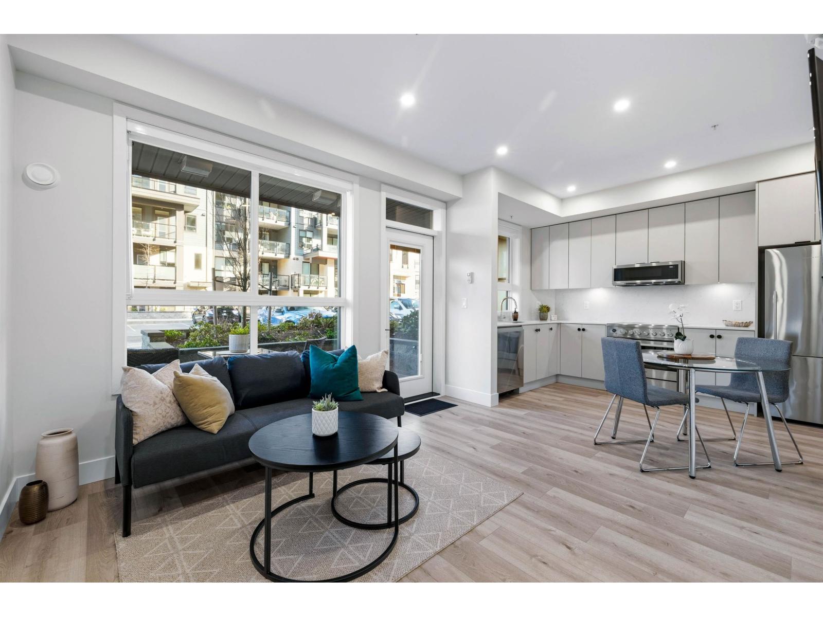 112 45505 CAMPUS DRIVE, Garrison Crossing