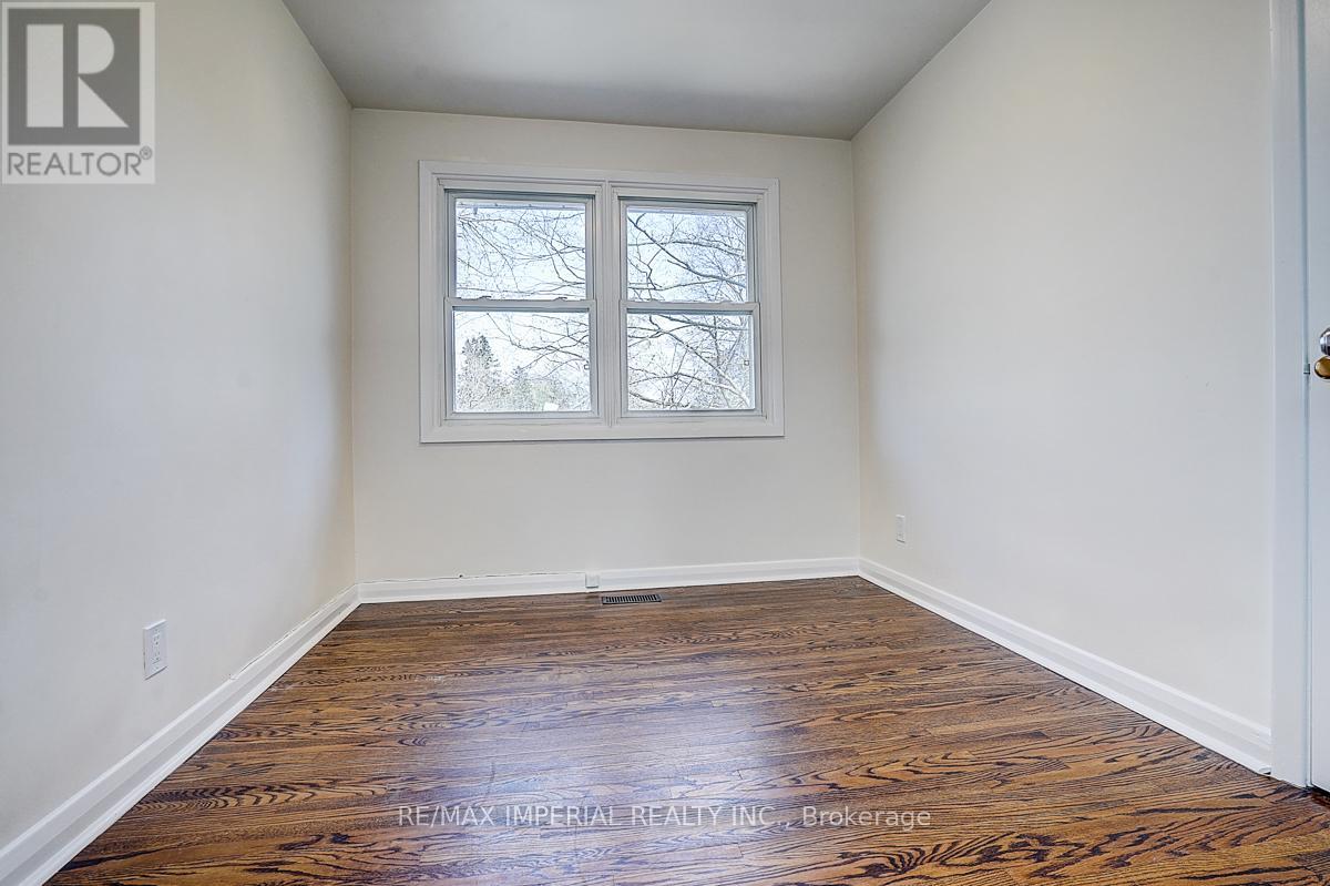 8 FARGO AVENUE - 26