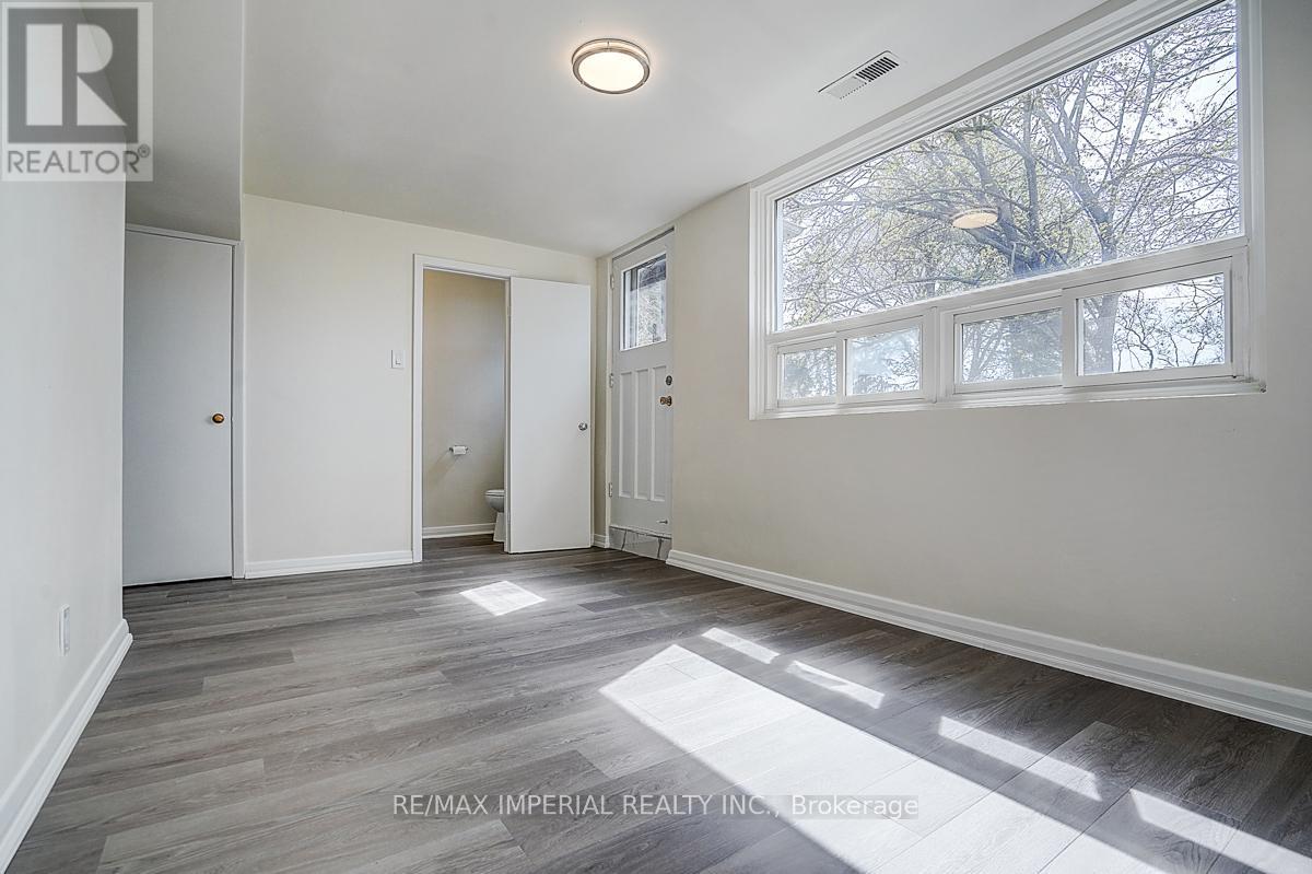 8 FARGO AVENUE - 35