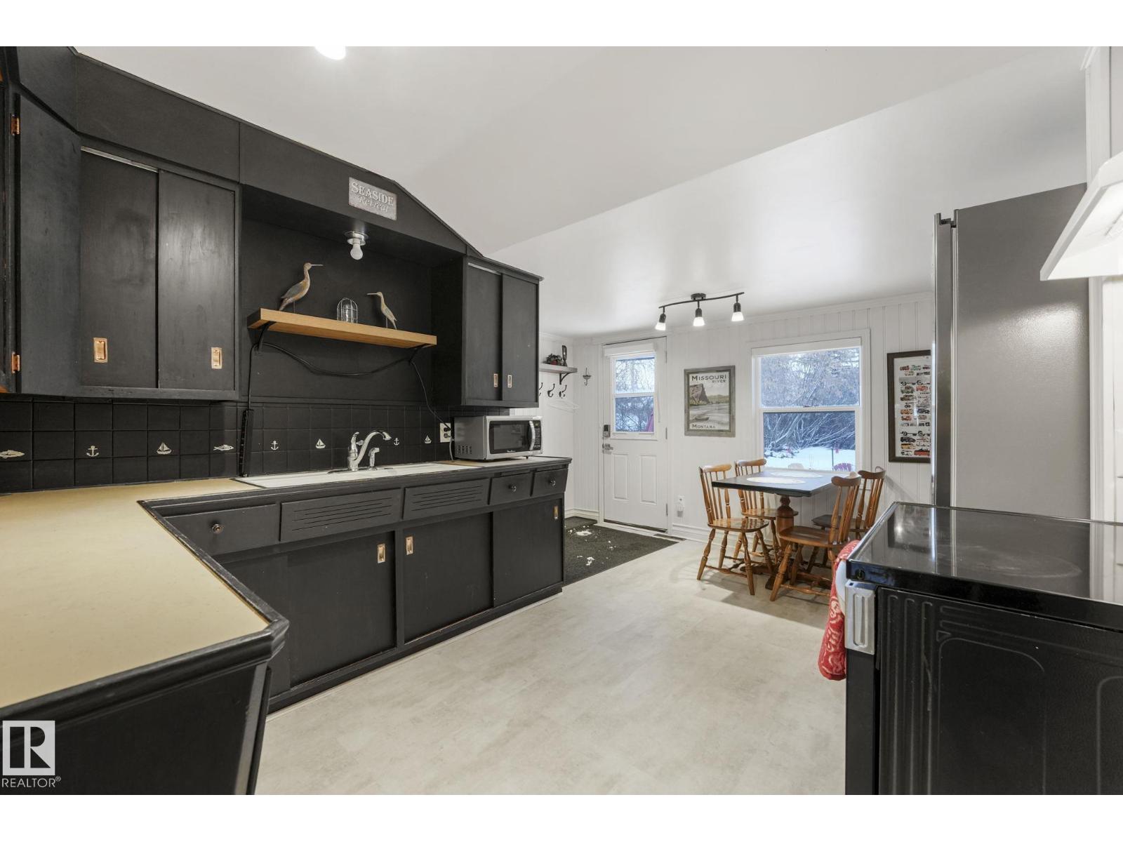 5043 48 ST — photo 18