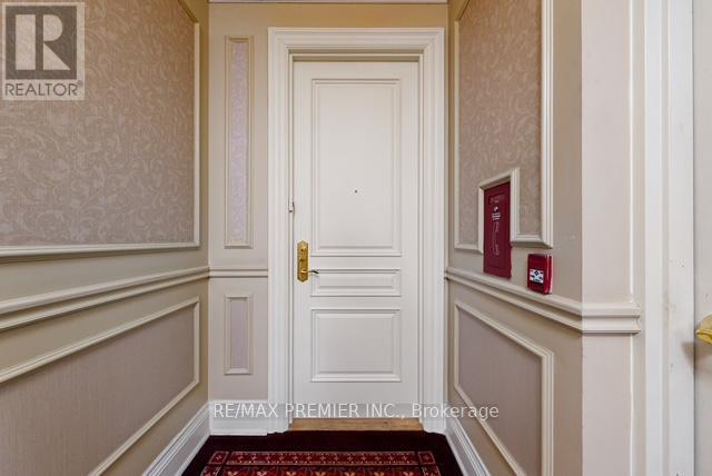 CORNER SUITE WITH RARE 10 FT CEILINGS